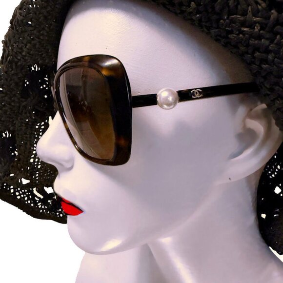 Vintage CHANEL Pearl Accent 5303-H Sunglasses - Picture 2 of 13